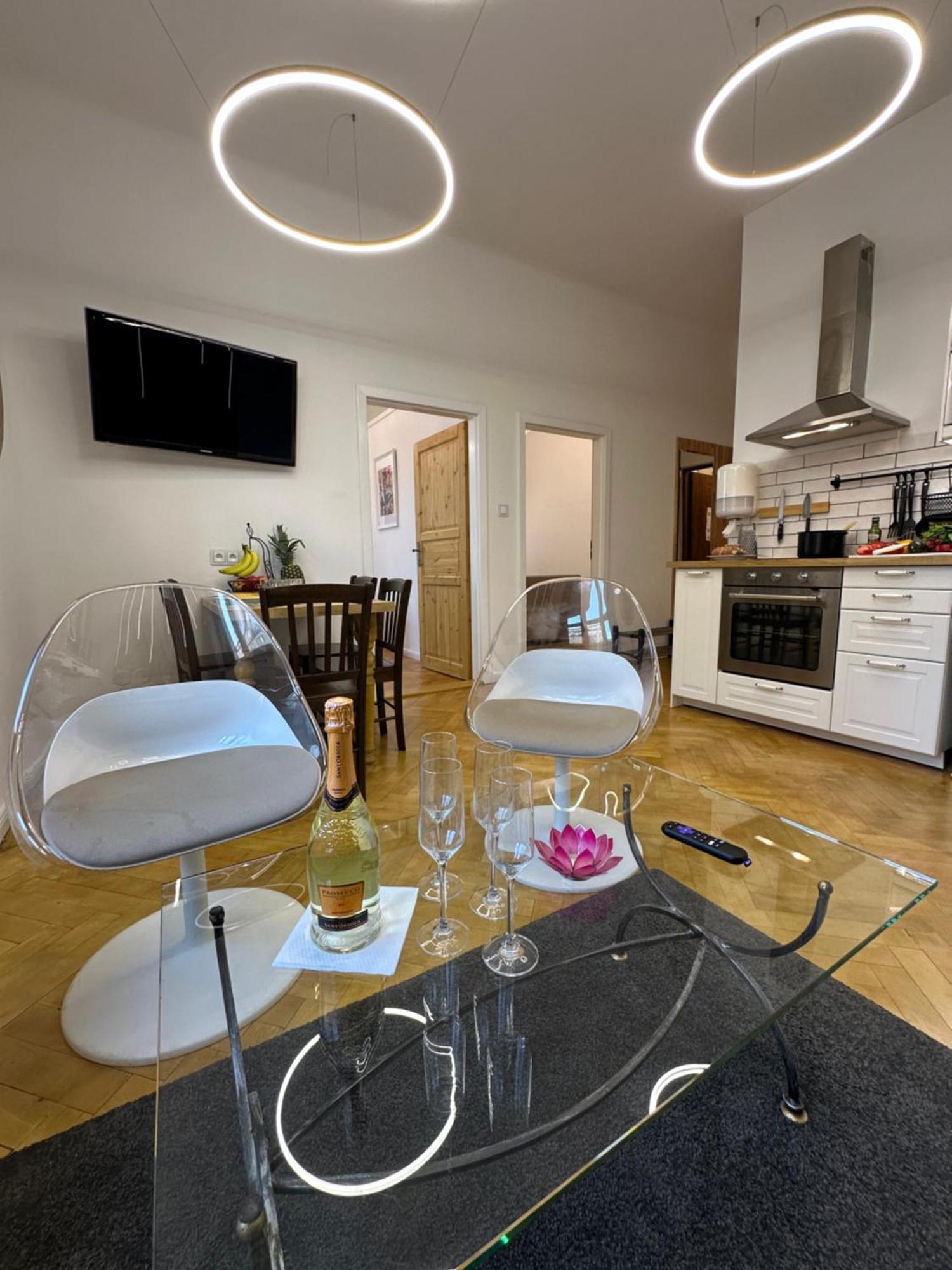 Karlin Oasis 2-Bedroom Apartment Prága Kültér fotó