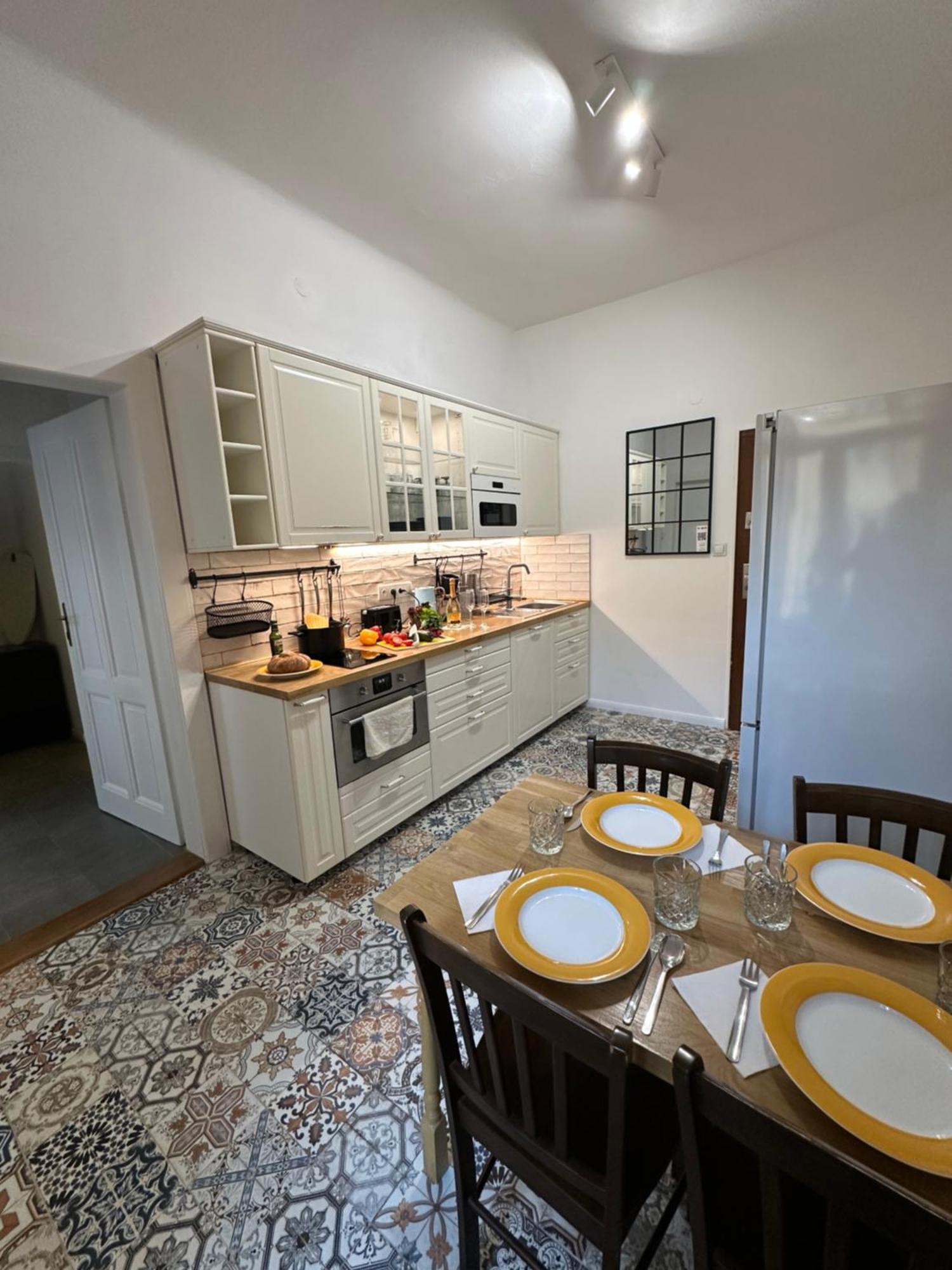 Karlin Oasis 2-Bedroom Apartment Prága Kültér fotó